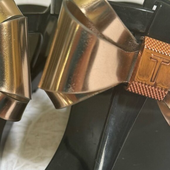 Ted Baker Ainda Rose Gold Bow Ankle TStrap Thong Jelly Bow Sandals Flats Black - Picture 16 of 16